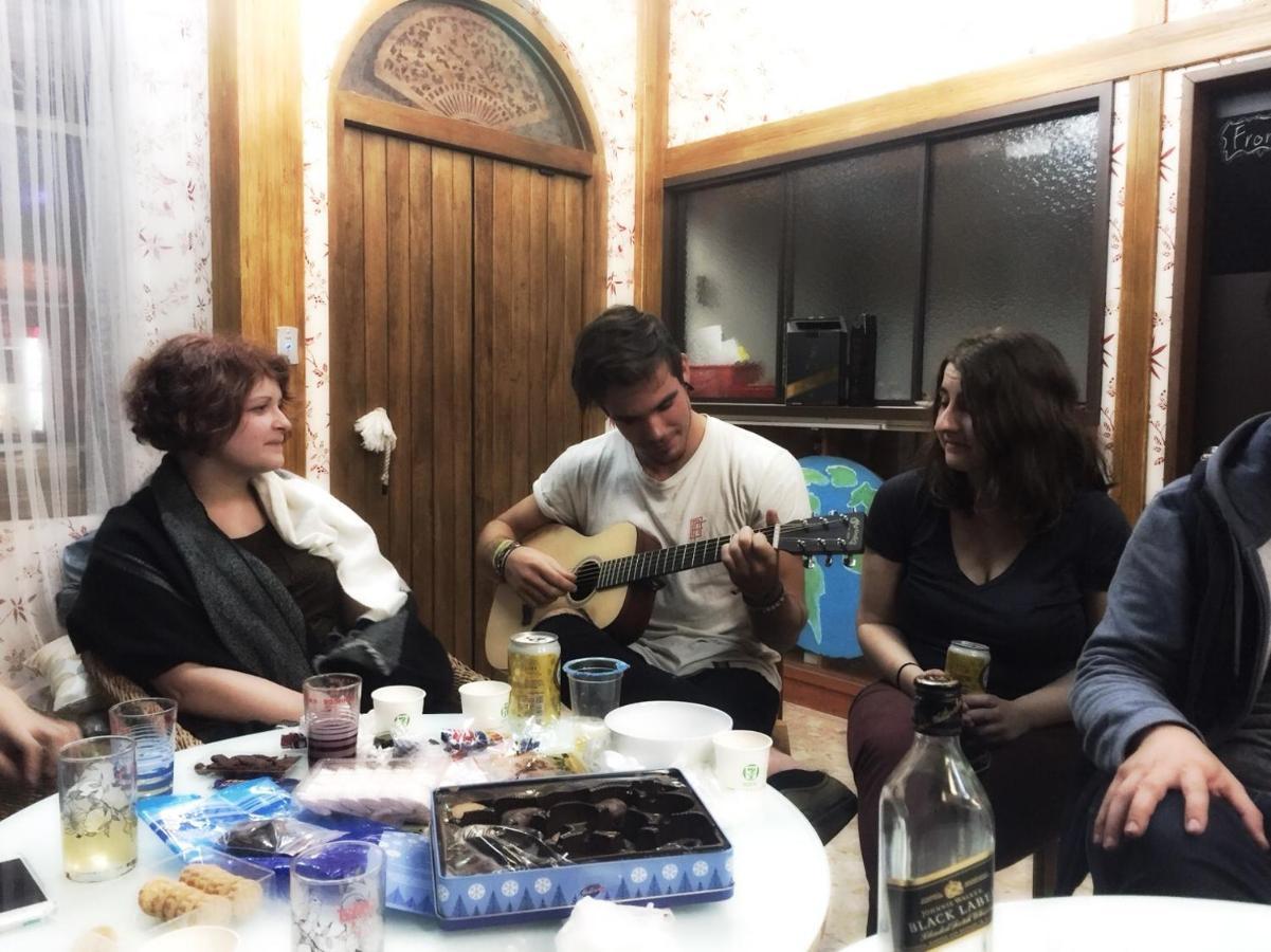 Hostel Of Rising Sun 昇行旅 Йонгхе Екстериор снимка